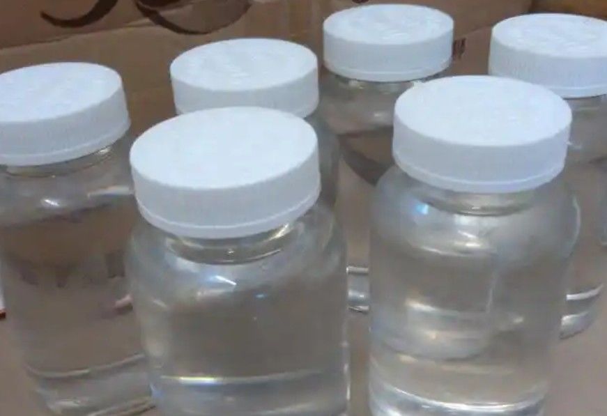 Teor sólido 79-85% de resina metilada de melamina formaldeído Solúvel em água Flexível até 2 mm Adequado para revestimentos e adesivos